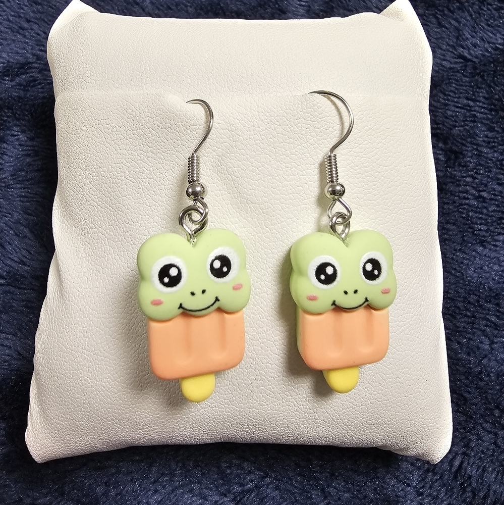 NEW Cartoon frog/ice‎ cream earrings